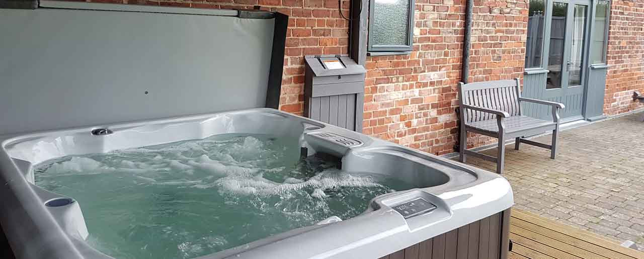 Hot Tub with holiday cottages